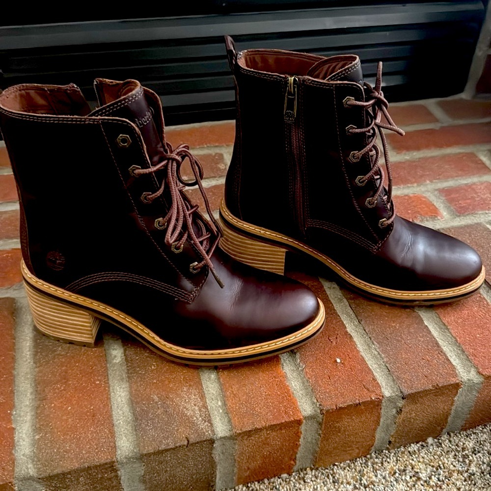 Women’s brown leather Timberland boot size 7.5